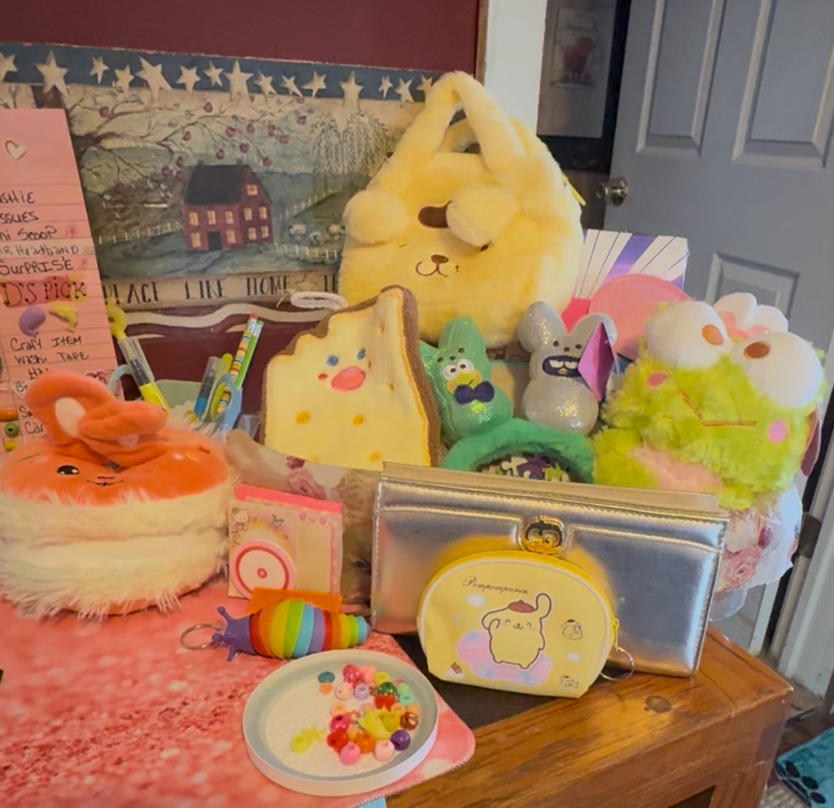 2 Scoops = approximately 40 Surprise Items 🎀
